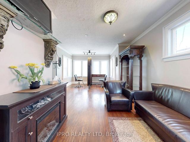 219 Queen St W, House detached with 2 bedrooms, 2 bathrooms and 6 parking in Brampton ON | Image 37