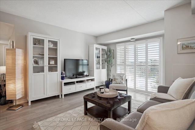 308 - 45 Kingsbury Sq, Condo with 2 bedrooms, 1 bathrooms and 1 parking in Guelph ON | Image 12