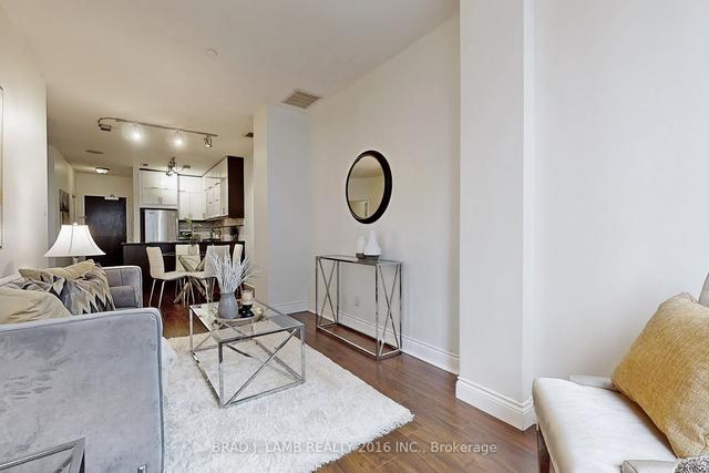 904 - 393 King St W, Condo with 2 bedrooms, 1 bathrooms and 0 parking in Toronto ON | Image 3