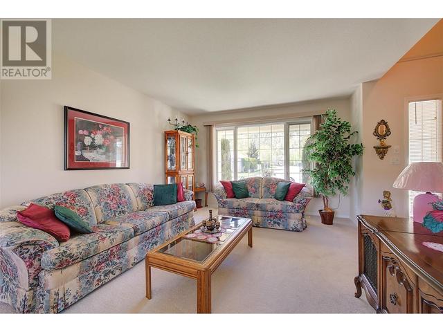 118 - 445 Yates Road, House detached with 4 bedrooms, 2 bathrooms and 4 parking in Kelowna BC | Image 5