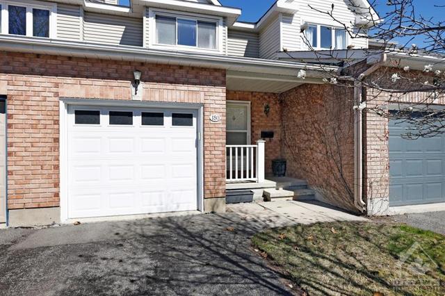 180 Markland Crescent, Townhouse with 3 bedrooms, 3 bathrooms and 3 parking in Ottawa ON | Image 2