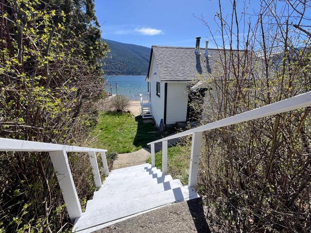 3230 Highway 3a, House detached with 1 bedrooms, 1 bathrooms and 1 parking in Central Kootenay F BC | Image 23