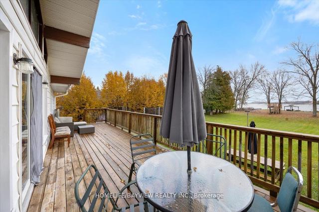 206 Lakeshore Dr E, House detached with 3 bedrooms, 1 bathrooms and 6 parking in Kawartha Lakes ON | Image 2