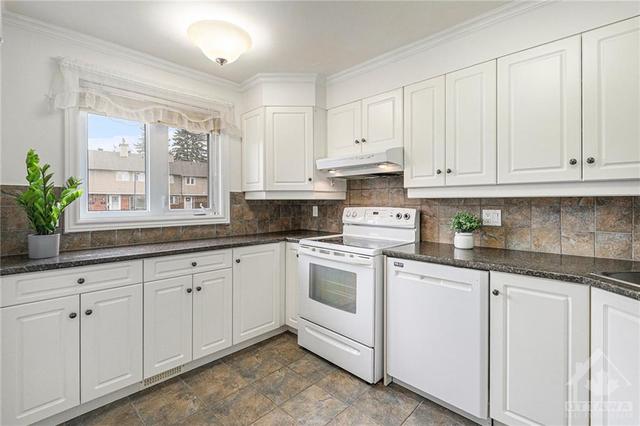 1724 Rodin Way, Townhouse with 3 bedrooms, 2 bathrooms and 1 parking in Ottawa ON | Image 11
