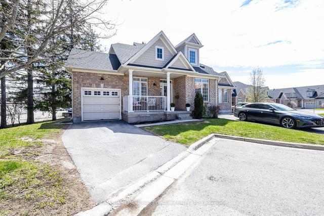 17 - 19 Niagara Dr, Townhouse with 4 bedrooms, 4 bathrooms and 2 parking in Oshawa ON | Image 1