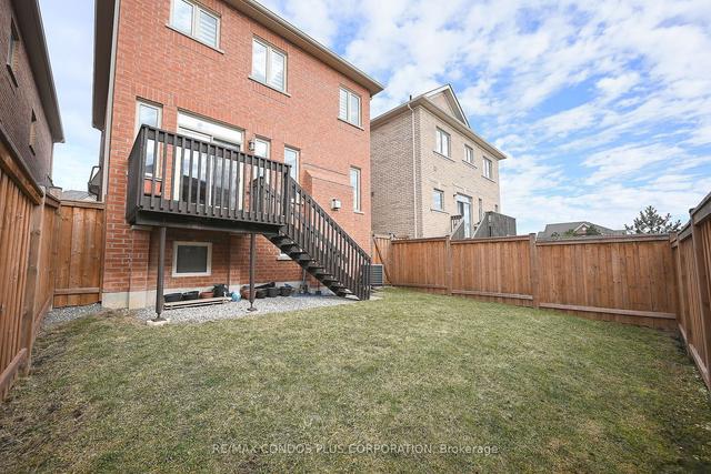 72 Lola Cres, House detached with 3 bedrooms, 4 bathrooms and 2 parking in Brampton ON | Image 2