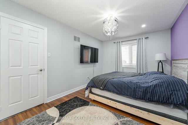 157 Ural Circ, House attached with 3 bedrooms, 2 bathrooms and 3 parking in Brampton ON | Image 13