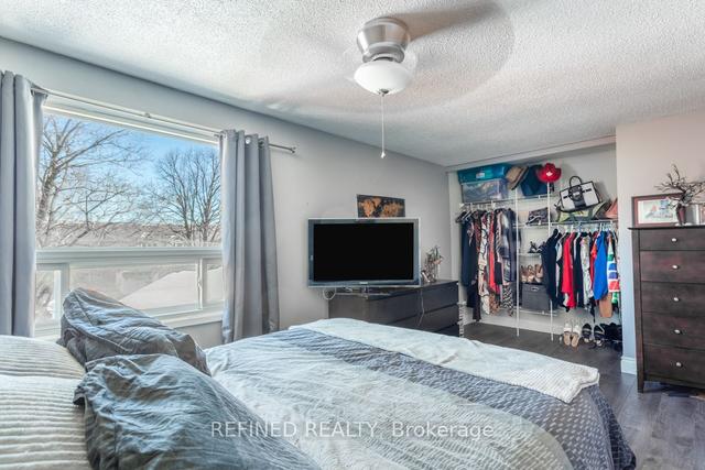 100 Rushmore Cres, House attached with 3 bedrooms, 1 bathrooms and 3 parking in Brampton ON | Image 6