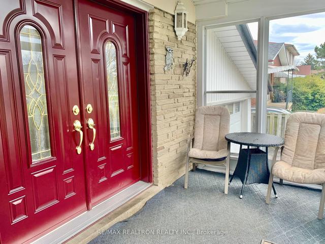429 Brimorton Dr, House detached with 3 bedrooms, 2 bathrooms and 4 parking in Toronto ON | Image 4