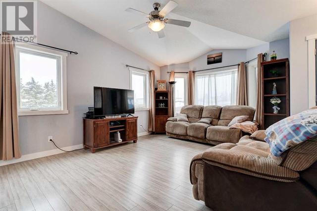 4801 45 Avenue, House other with 4 bedrooms, 3 bathrooms and 4 parking in Spirit River AB | Image 11