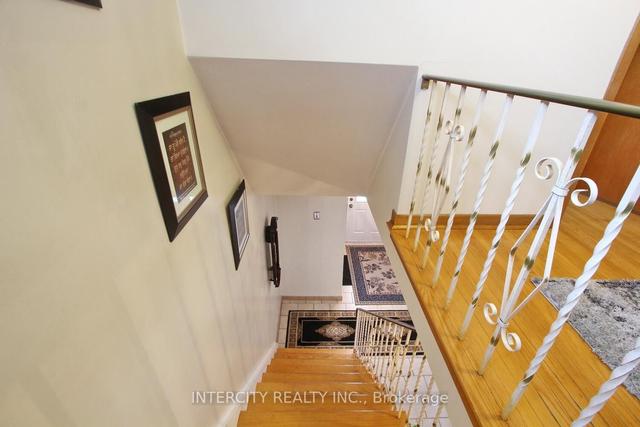 52 Ardwick Blvd, House semidetached with 4 bedrooms, 3 bathrooms and 4 parking in Toronto ON | Image 18