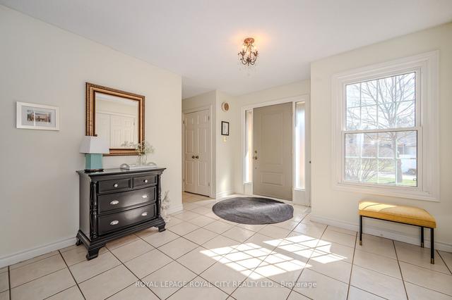 35 Foxwood Cres, House detached with 3 bedrooms, 4 bathrooms and 4 parking in Guelph ON | Image 23