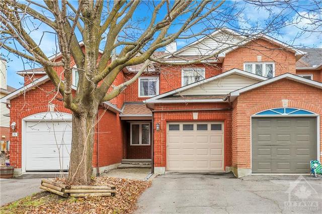 29 Whitegate Crescent, Townhouse with 3 bedrooms, 3 bathrooms and 3 parking in Ottawa ON | Image 1