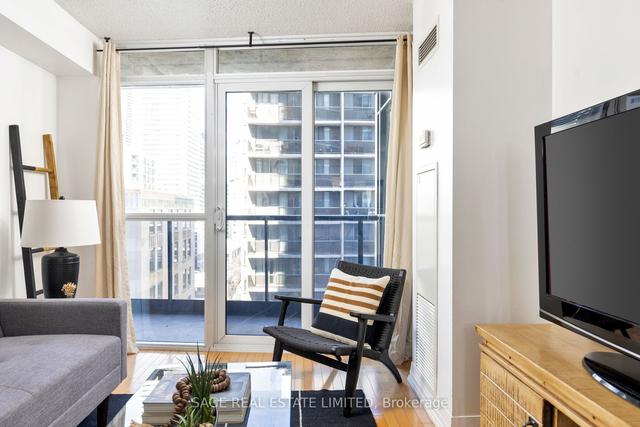 1308 - 25 Carlton St, Condo with 1 bedrooms, 1 bathrooms and 0 parking in Toronto ON | Image 2