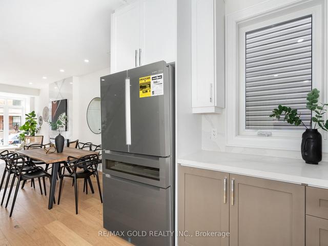 1007 Ossington Ave, House detached with 3 bedrooms, 4 bathrooms and 0 parking in Toronto ON | Image 25