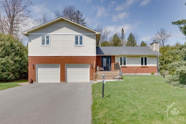 7121 Shadow Ridge Drive, House detached with 4 bedrooms, 3 bathrooms and 8 parking in Ottawa ON | Image 1