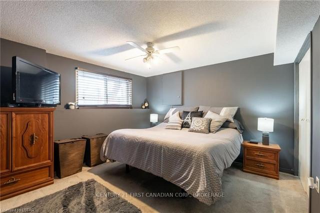 174 Portsmouth Cres, House detached with 2 bedrooms, 1 bathrooms and 4 parking in London ON | Image 20
