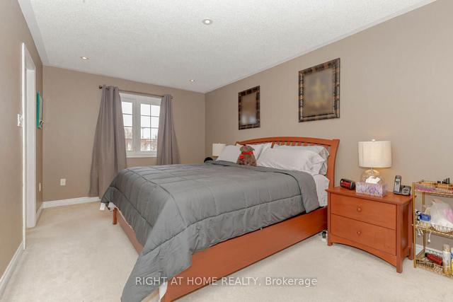 53 Christephen Cres, House attached with 3 bedrooms, 3 bathrooms and 2 parking in Richmond Hill ON | Image 19