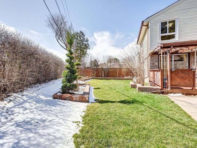 25 Moffatt Crt, House detached with 3 bedrooms, 2 bathrooms and 4 parking in Toronto ON | Image 30