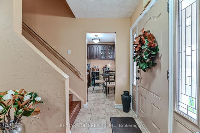 21 Hapsburg Sq, House detached with 3 bedrooms, 2 bathrooms and 4 parking in Brampton ON | Image 6