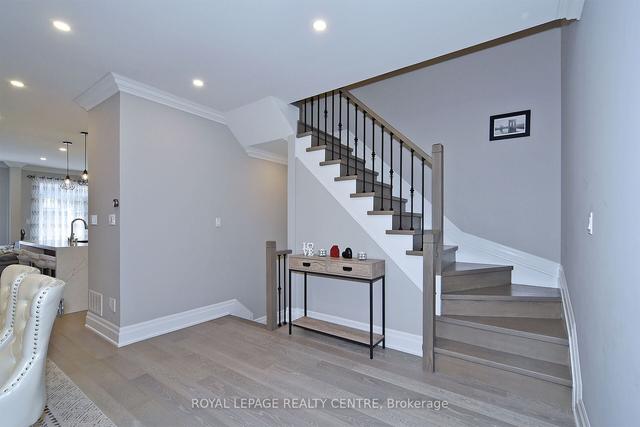 8 Catalpa Cres, House detached with 4 bedrooms, 4 bathrooms and 3 parking in Vaughan ON | Image 13