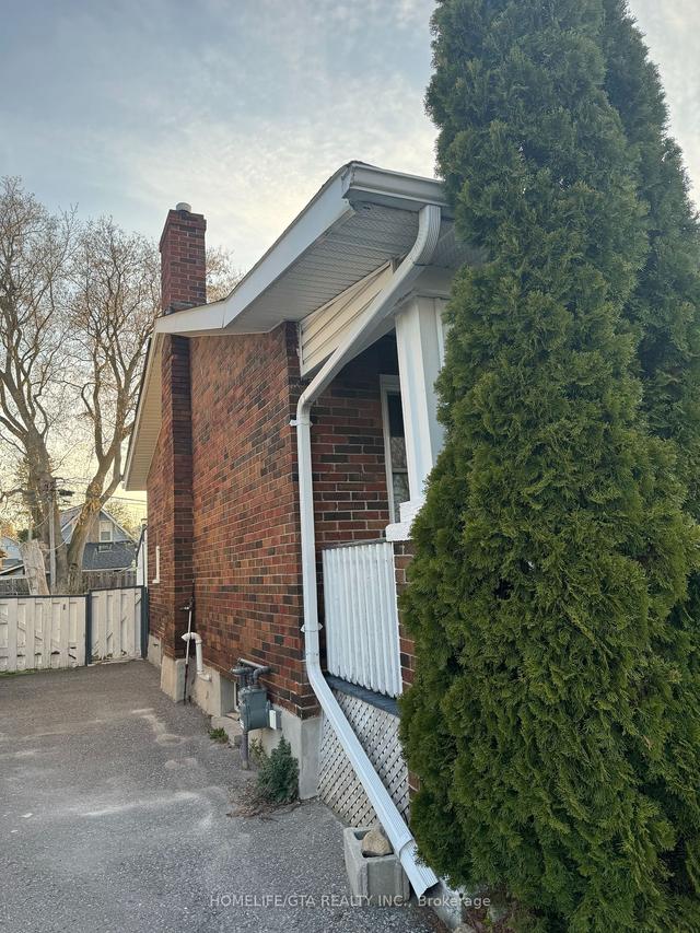 282 Haig St, House detached with 2 bedrooms, 1 bathrooms and 2 parking in Oshawa ON | Image 1