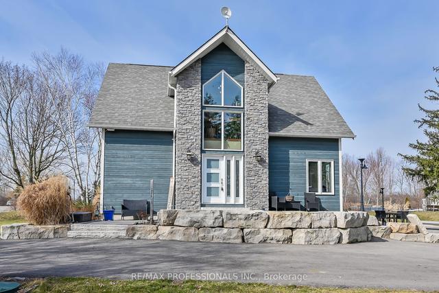 195 Hwy 5 W, House detached with 3 bedrooms, 2 bathrooms and 17 parking in Hamilton ON | Image 1