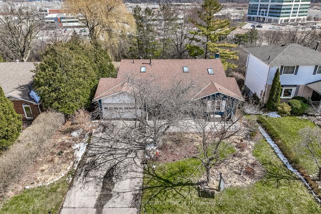 1256 Lakeview Dr, House detached with 3 bedrooms, 3 bathrooms and 6 parking in Oakville ON | Image 35