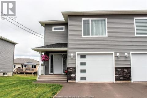 43 Wakefield St, House semidetached with 3 bedrooms, 3 bathrooms and null parking in Moncton NB | Card Image