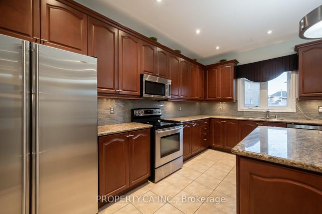 137 Earlsbridge Blvd, House detached with 4 bedrooms, 4 bathrooms and 6 parking in Brampton ON | Image 4