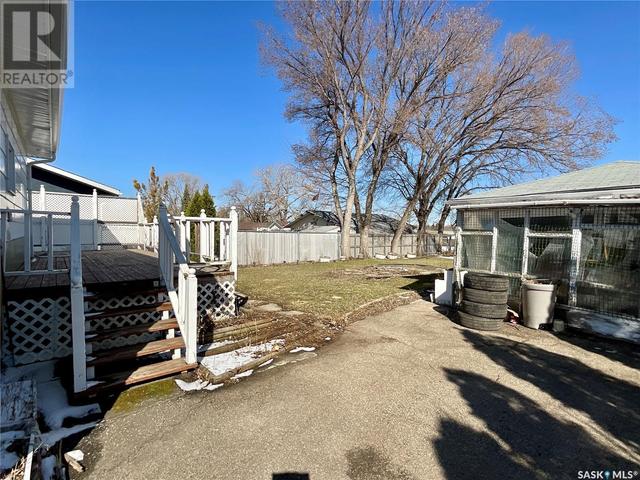 6304 8th Avenue, House detached with 4 bedrooms, 3 bathrooms and null parking in Regina SK | Image 4