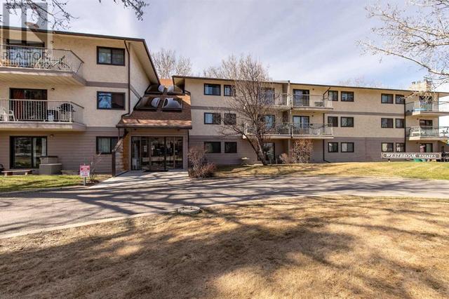 102, - 855 Columbia Boulevard W, Condo with 1 bedrooms, 1 bathrooms and 1 parking in Lethbridge AB | Image 1