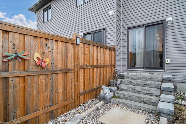 1415 Monarch Drive, House semidetached with 3 bedrooms, 3 bathrooms and 4 parking in Kingston ON | Image 35