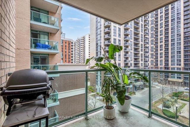 504 - 9 Michael Power Pl, Condo with 2 bedrooms, 2 bathrooms and 1 parking in Toronto ON | Image 7