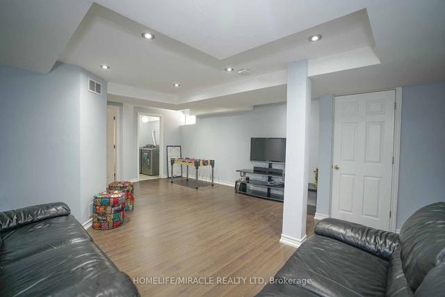 18 Martree Cres, House semidetached with 3 bedrooms, 3 bathrooms and 3 parking in Brampton ON | Image 31