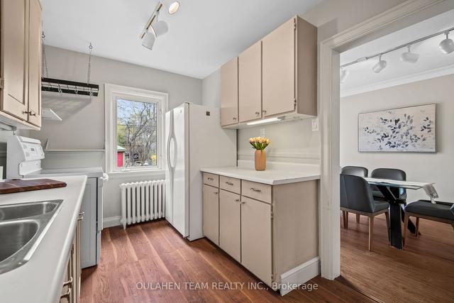 526 Broadway Ave, House semidetached with 3 bedrooms, 2 bathrooms and 1 parking in Toronto ON | Image 2