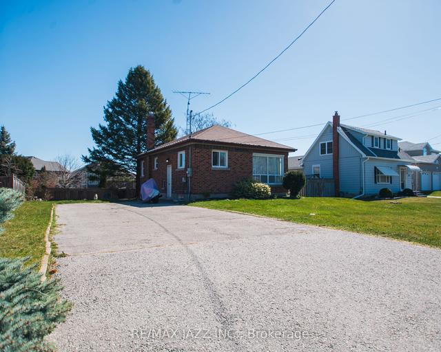 313 Kendalwood Rd, House detached with 2 bedrooms, 1 bathrooms and 4 parking in Whitby ON | Image 16