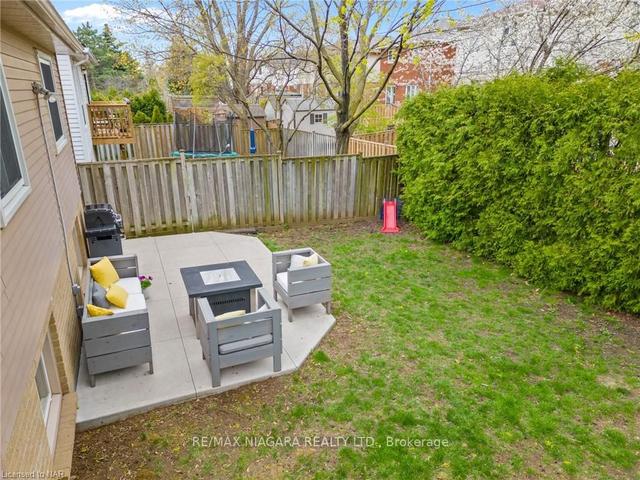820 Miriam Cres, House detached with 2 bedrooms, 2 bathrooms and 3 parking in Burlington ON | Image 25