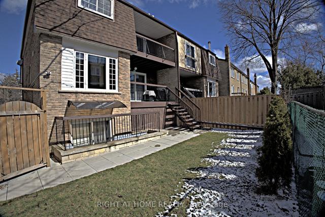 122 Dollery Crt, House semidetached with 4 bedrooms, 4 bathrooms and 5 parking in Toronto ON | Image 9