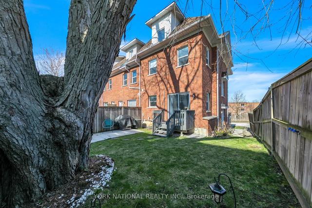 12 Loring Doolittle Crt, Townhouse with 4 bedrooms, 4 bathrooms and 4 parking in Aurora ON | Image 21