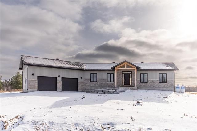 266 Sack Road, House detached with 3 bedrooms, 2 bathrooms and 6 parking in Petawawa ON | Image 3