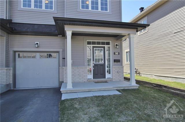 98 Mesa Drive, Townhouse with 4 bedrooms, 3 bathrooms and 3 parking in Ottawa ON | Image 2