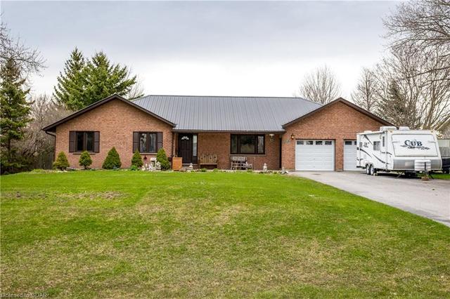 27 Bruce St Street, House detached with 5 bedrooms, 3 bathrooms and 8 parking in Kawartha Lakes ON | Image 12