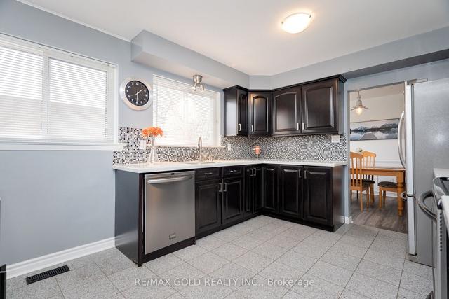 12 Garfield Cres, House detached with 4 bedrooms, 2 bathrooms and 5 parking in Brampton ON | Image 5