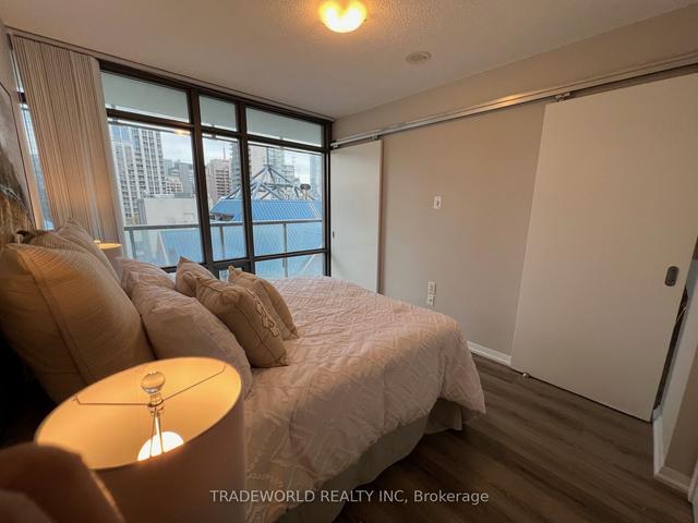 1806 - 38 Grenville St, Condo with 1 bedrooms, 1 bathrooms and 0 parking in Toronto ON | Image 7