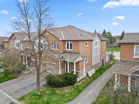 32 - 833 Scollard Crt, Townhouse with 3 bedrooms, 4 bathrooms and 2 parking in Mississauga ON | Card Image