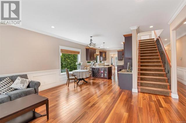 1705 De Sousa Pl, House detached with 4 bedrooms, 4 bathrooms and 2 parking in Saanich BC | Image 16