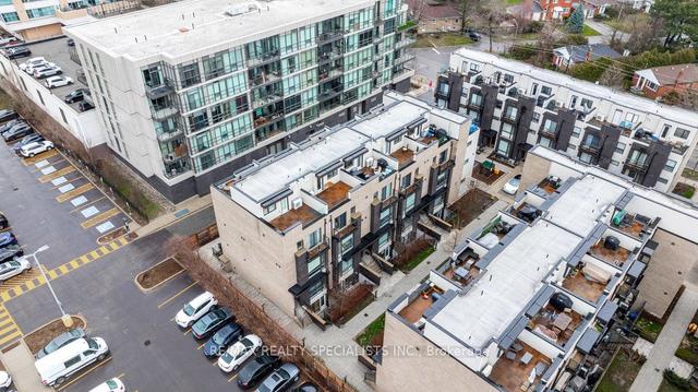 53 - 28 Fieldway Rd, Townhouse with 2 bedrooms, 1 bathrooms and 1 parking in Toronto ON | Image 1