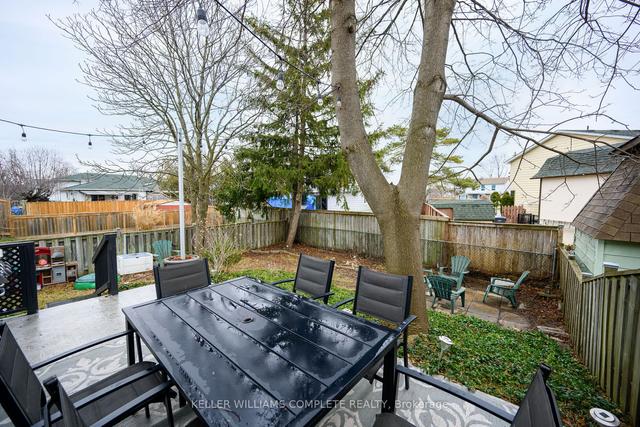 77 Griselda Cres, House semidetached with 3 bedrooms, 2 bathrooms and 5 parking in Brampton ON | Image 2