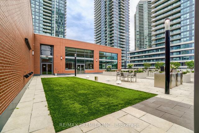 303 - 2212 Lake Shore Blvd W, Condo with 2 bedrooms, 2 bathrooms and 1 parking in Toronto ON | Image 33
